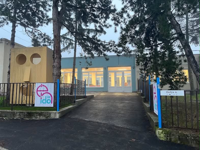 A rendelő bejárata – Énidő Életmód és Sportegyesület, Veszprém